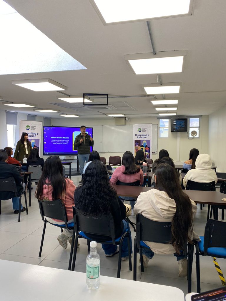 Inspiradores encuentros en la Universidad Católica del Norte y Universidad de Antofagasta convocan el talento femenino para SQMentors